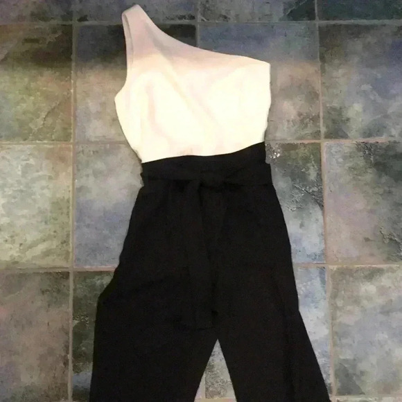 Banana Republic asymmetrical pantsuit size 4 NWT - Picture 1 of 8